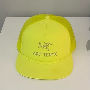 NWT Arcteryx trucker hat